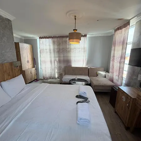Hotel Taksim Promuese Otels 2*